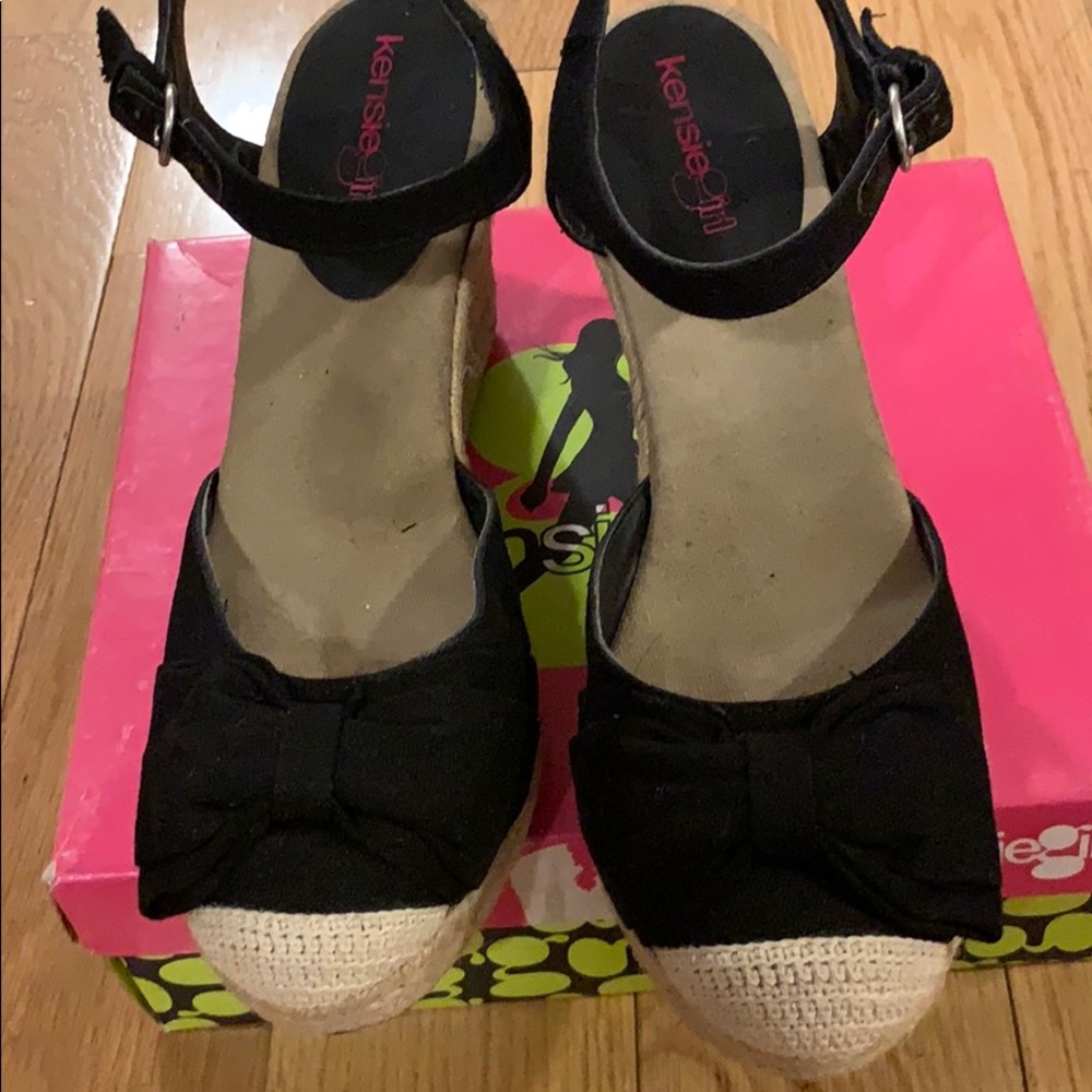 Kensie Girl black wedges with bow detail. Size 10